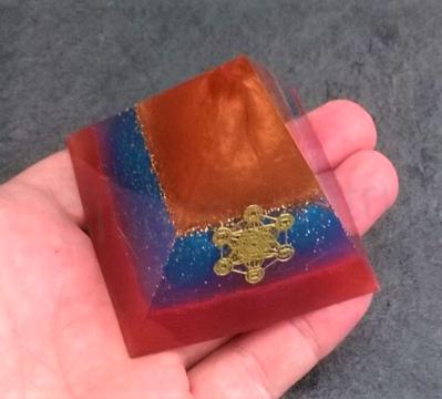 Orgonitová pyramida - Harmonie barev  6,7 x 6,2 cm (PP128)