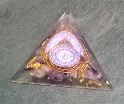 Orgonitová pyramida - kouzelná spirálka s ametystem  8,6 x 4,6 cm (PP131)