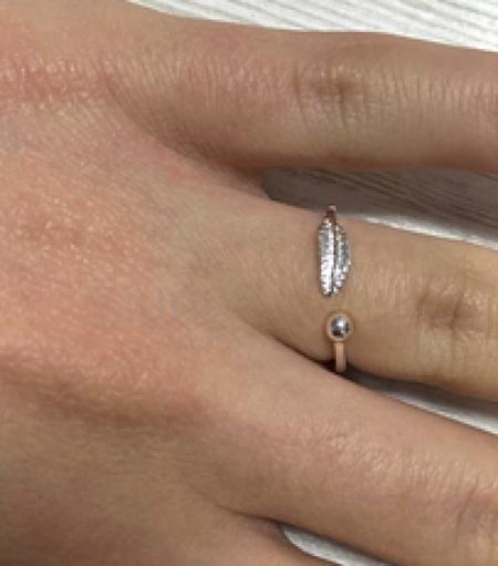 Otevřený prsten peří (BP365)