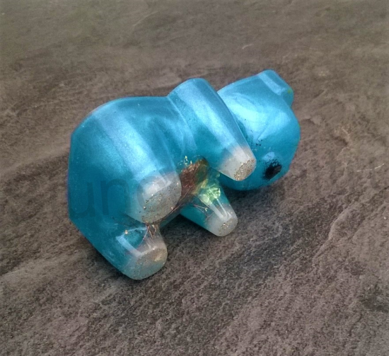 Orgonitový medvídek modrý 3D 7,6x4,5x3 cm (PP136)