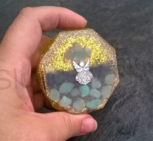 Orgonitový podtácek Anděl s aventurínem ve zlatém opojení (PP137)