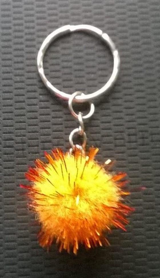 Přívěsek na klíče - barevná bambulka (H283)