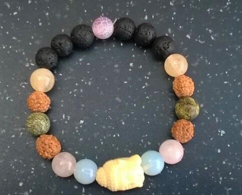 Minerální náramek achát, měsiční kamen, růženín, rudraksha, serpentín, citrín, láva a ozdoba buddha (X737)