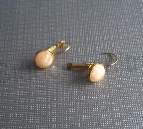 Minerální zlaté Achátové náušnice 10 x 10 mm (X815)