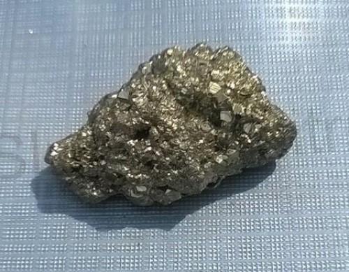 Pyrit drúza Peru 99,7 g (X858)