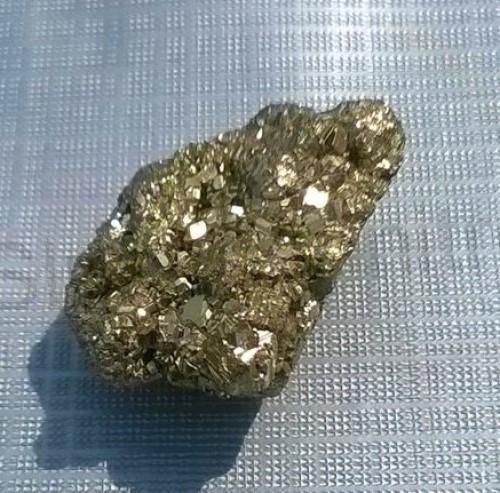 Pyrit drúza Peru 102,8 g (X864)