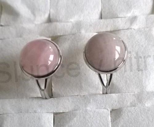 Nastavitelný minerální prsten růženín (X916)