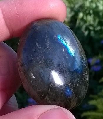 Labradorit hmatka 27,9 g (Madagaskar) (X963)