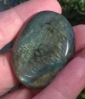 Labradorit hmatka 40,5 g (Madagaskar) (X964)