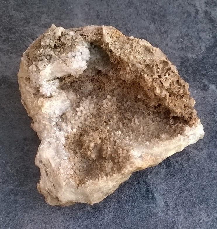 Křemen drúza 138 g (Česká Republika) (X976)