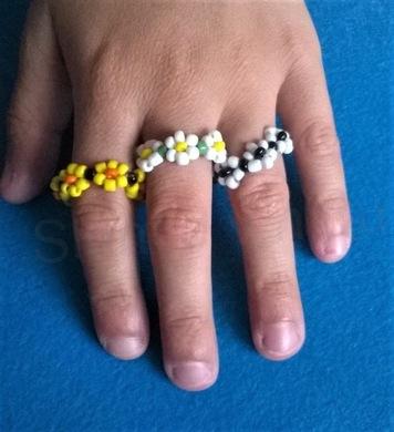 Korálkový květinový prsten (BP376)