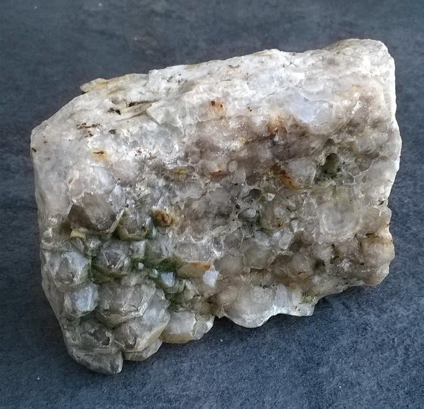  Křemen drúza přecházejicí do ametystu 358 g (Česká Republika) (X985)