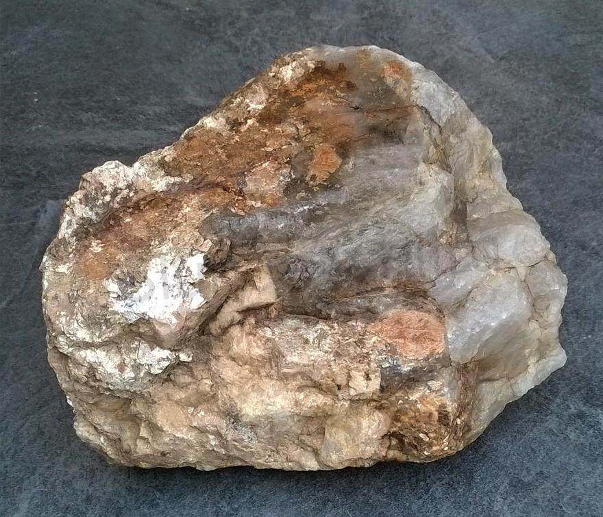 Záhněda, křemen, muskovit 1525 g (Česká Republika) (X1094)