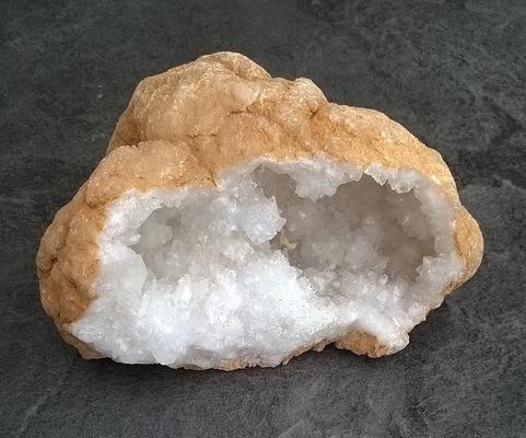 Sněžný Křišťál geoda 404g (Maroko) (X1136)