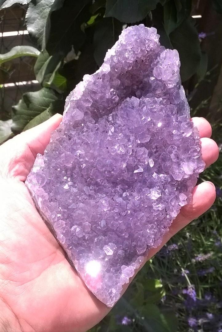 Ametyst drúza růže narostlá v chalcedonu 567g (Brazílie) (X1152)