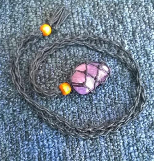 Náhrdelník ametrín tromlovaný na pletené šňůrce (Brazílie) (X1174)