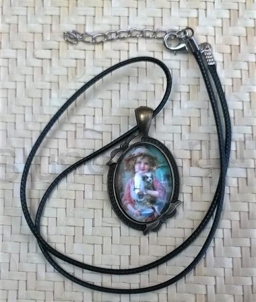 Náhrdelník s přívěškem dívky, postavy (BD541)