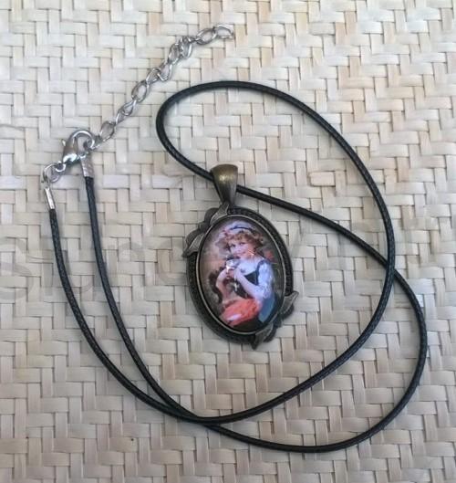 Náhrdelník s přívěškem dívky, postavy (BD542)