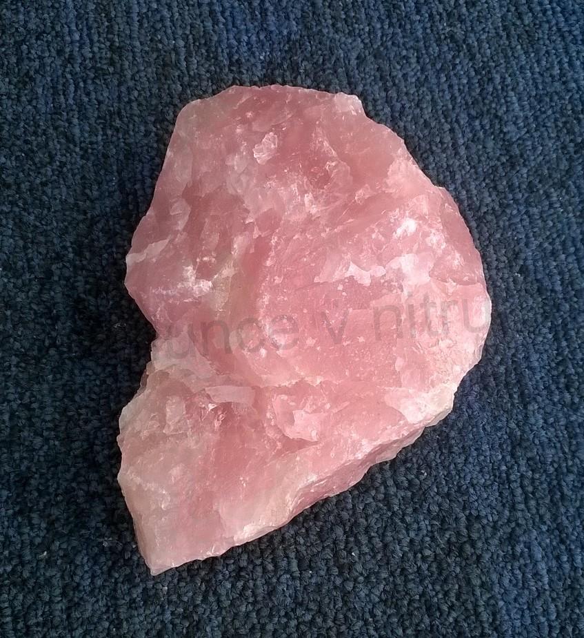 Velký Růženin surový 1367g (Madagaskar) (X1222)