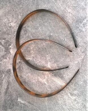 Čelenka klasická acetátová barevná hnědá (H344)