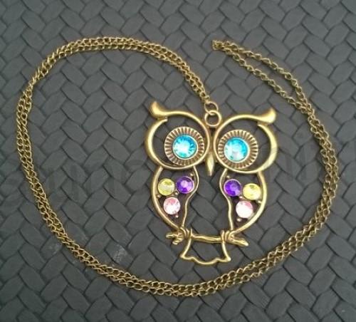 Náhrdelník s přívěškem Sova v bronzové barvě s barevnými kamínky (BD580)