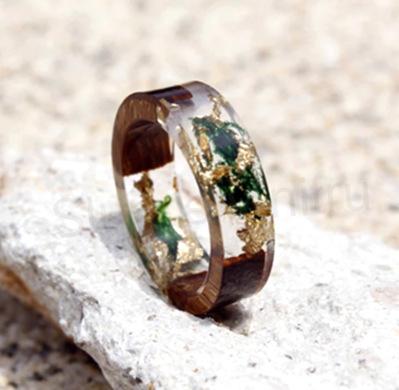 Dřevěný prsten s pryskyřicí (PP172)