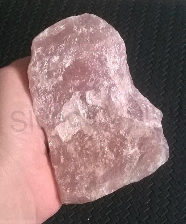 Velký Růženin surový 909 g (Madagaskar) (X1258)