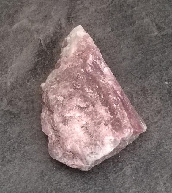 Turmalín rubelit surový 121 g (Brazílie) (X1279)