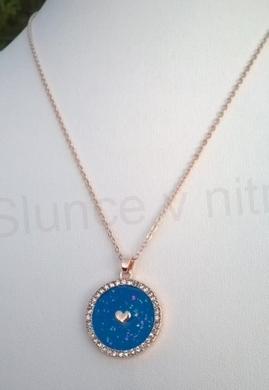 Opálový minerální náhrdelník – kruh se srdíčkem osázený křišťálky (X1287)