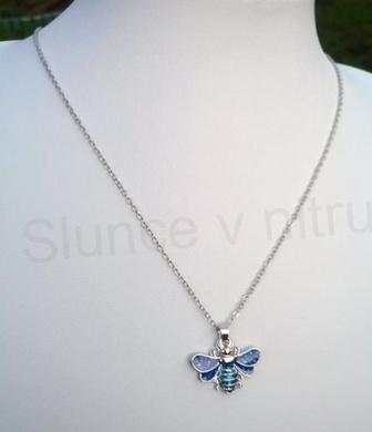 Opálový minerální náhrdelník ve tvaru včelky (X1290)