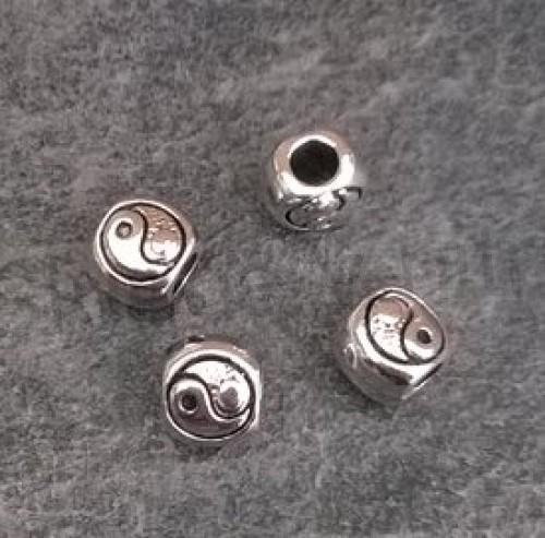 Kovový korálek - mezidíl Jin a Jang 10 x 9 x 8 mm (AA308)