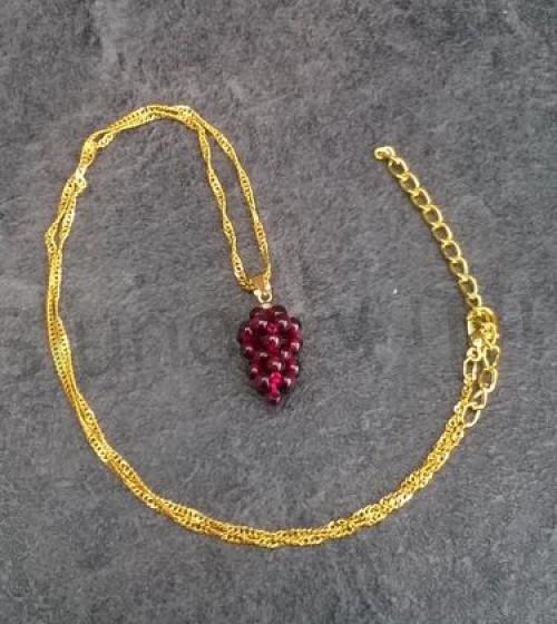 Pozlacený minerální náhrdelník s granátovým hroznem (X1302)