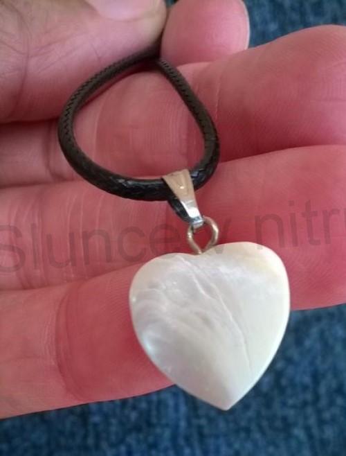 Minerální přírodní perleťový náhrdelník srdce (X1313)