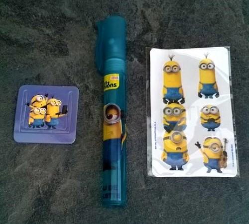 Dětská toaletní voda 9,5 ml roll - ol Mimoni záložka do knížky a samolepky (G56)