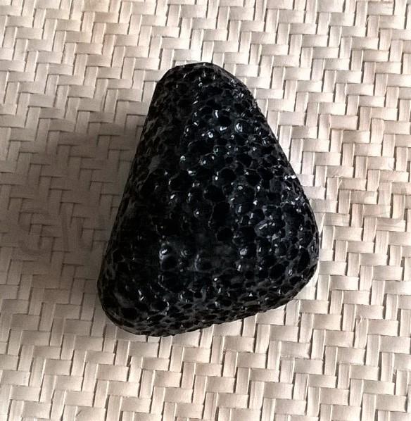 Lávový kámen s průvlekem 39 g (X1355)