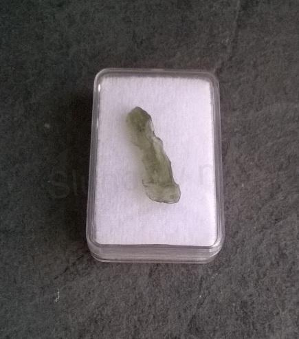 Plastová krabička s vypouklým víčkem 5,8 x 3,8 x 1,8 cm (AE32)