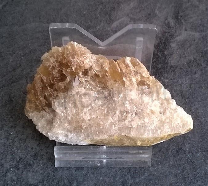 Drúza kalcitu žlutého, medového 55 g (Česká Republika) (X1360)