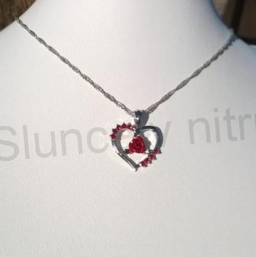 Náhrdelník srdce s růžičkou a křišťálky (BD629)