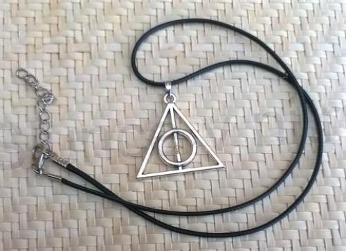 Náhrdelník s přívěškem Relikvie smrti Harry Pottera (BD631)