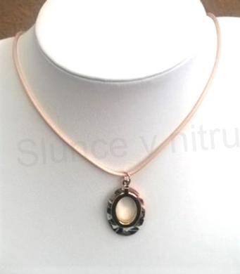 Náhrdelník s příveškem ozdobného acetátového oválku (BD651)