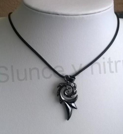 Náhrdelník s přívěškem vlka titanium z nerez oceli (BD654)