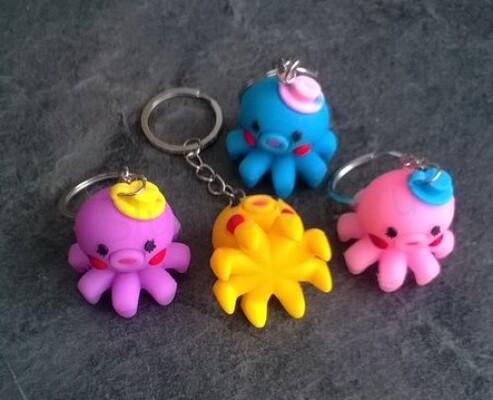 Klíčenka, přívěšek na klíče chobotnice, chobotnička 3D žlutá (H440)