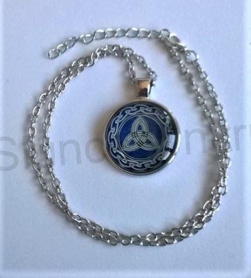 Náhrdelník s přívěškem Triquetra (BD690)