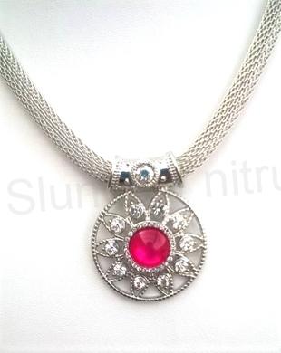 Minerální hadí řetízek s kočičím okem do tvaru kytičky – červený (X1583)