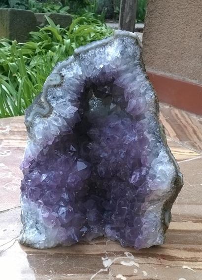 Ametyst drúza narostlá v chalcedonu 2760 g (Brazílie) (X1623)