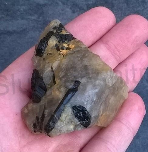 Turmalín v křemenu 114 g (Česká Republika) (X1624)