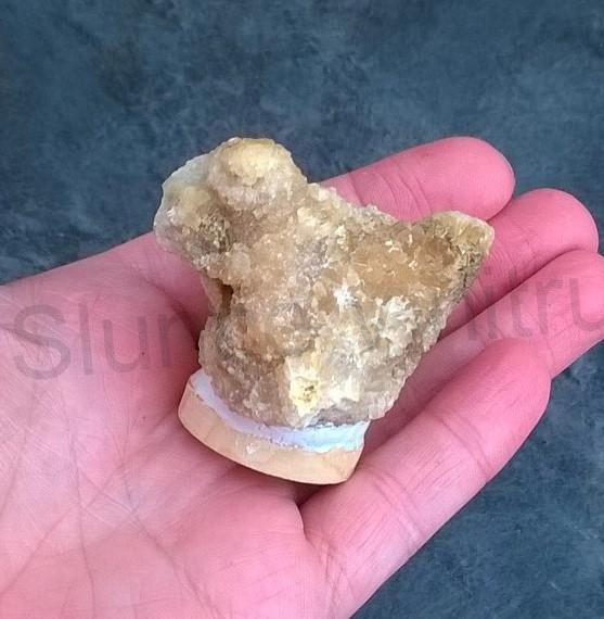 Drúza kalcitu žlutého, medového 110g (Česká Republika) (X1665)