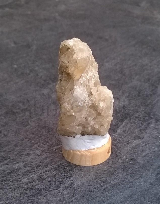 Drúza kalcitu žlutého, medového 28g (Česká Republika) (X1669)