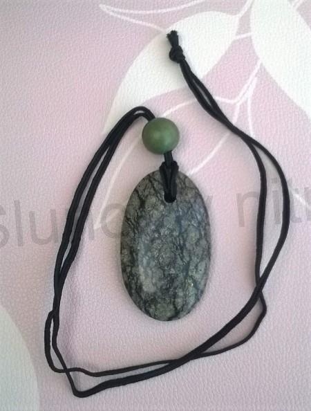 Minerální šňůrkový náhrdelník mramorový (X1693)