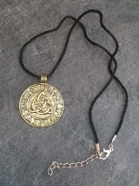 Náhrdelník s přívěškem Triquetra (BD748)